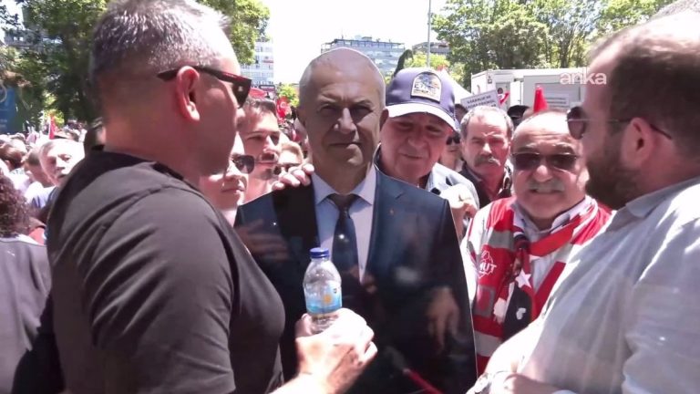 Alanya Belediye Başkanı Osman Tarık Özçelik mitinge maket gönderdi