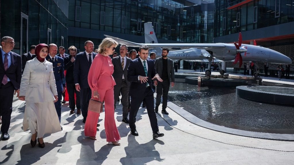 Belçika Kraliçesi Mathilde Baykar Milli Teknoloji Merkezini Ziyaret Etti