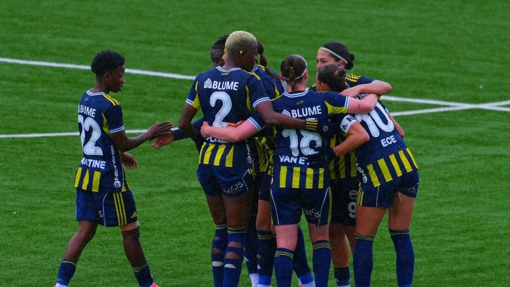 Fenerbahçe Kadın Futbol Takımı 7-0’lık galibiyetle ilk şampiyonluğunu ilan etti