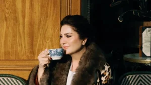 Sibel Can Cannes Film Festivali pozlarıyla sosyal medyada ilgi topladı